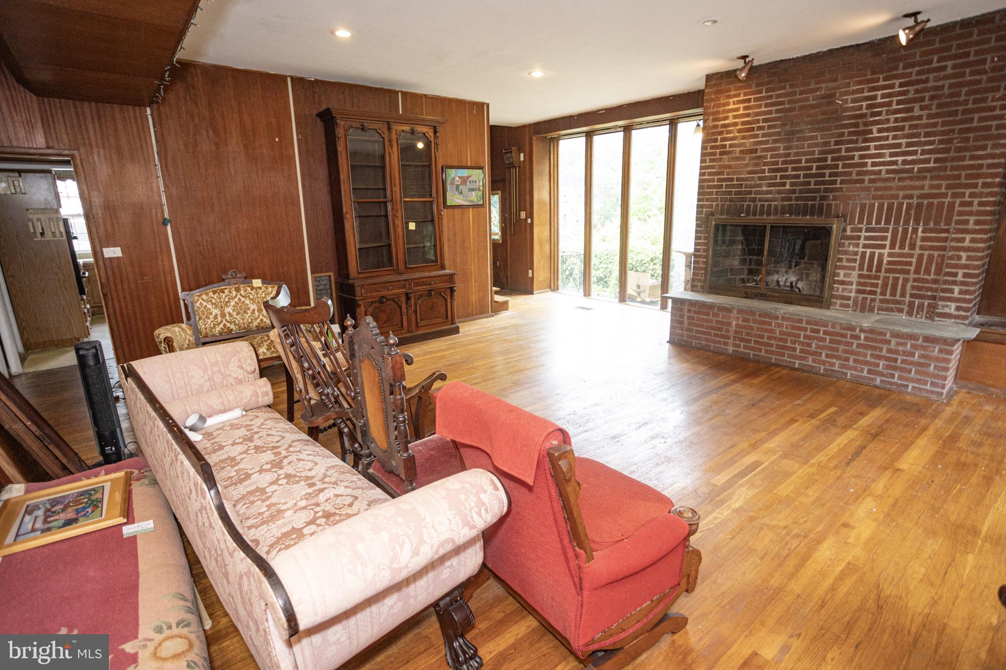 119 W Cliveden St
