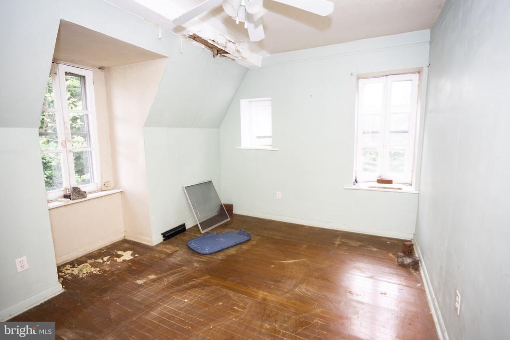 119 W Cliveden St