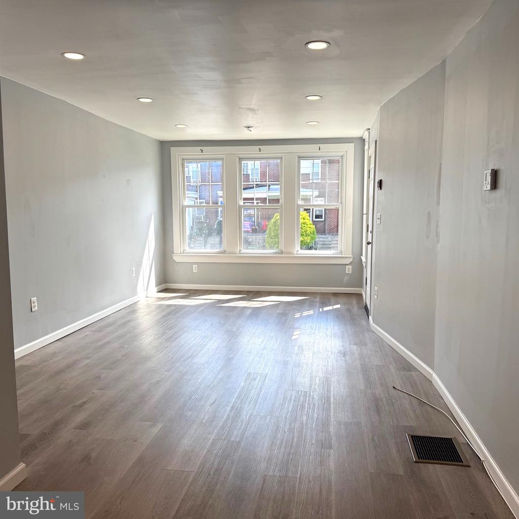 567 VAN KIRK ST #1