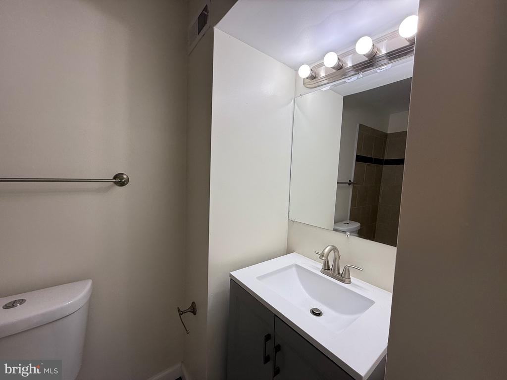 567 VAN KIRK ST #1