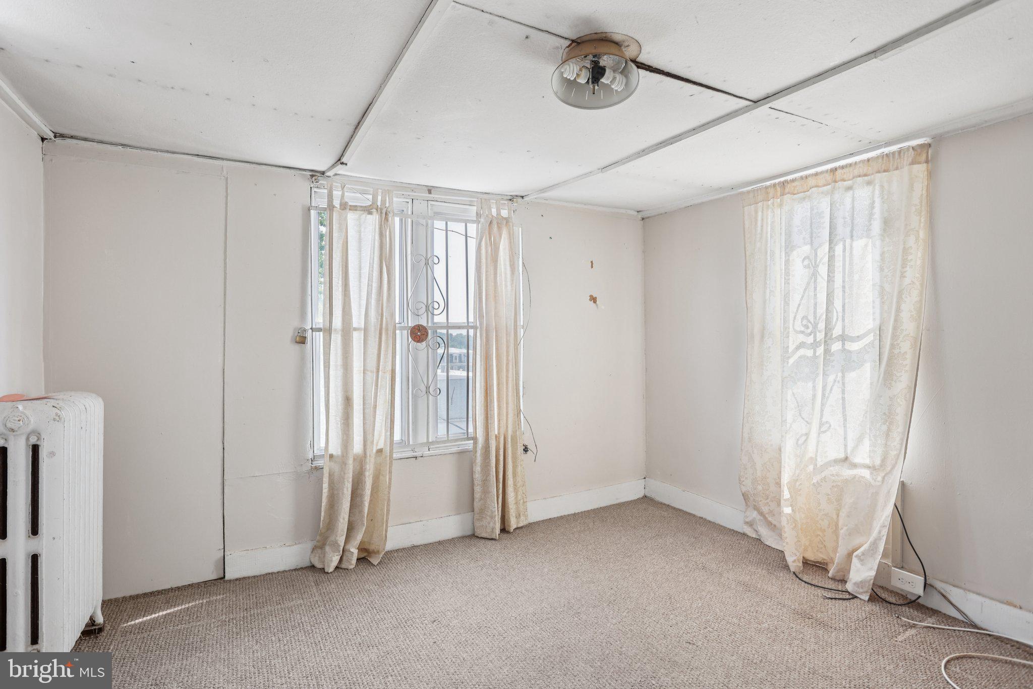 128 E WALNUT LANE