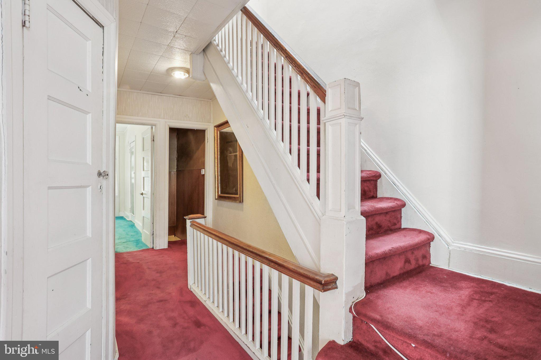 128 E WALNUT LANE