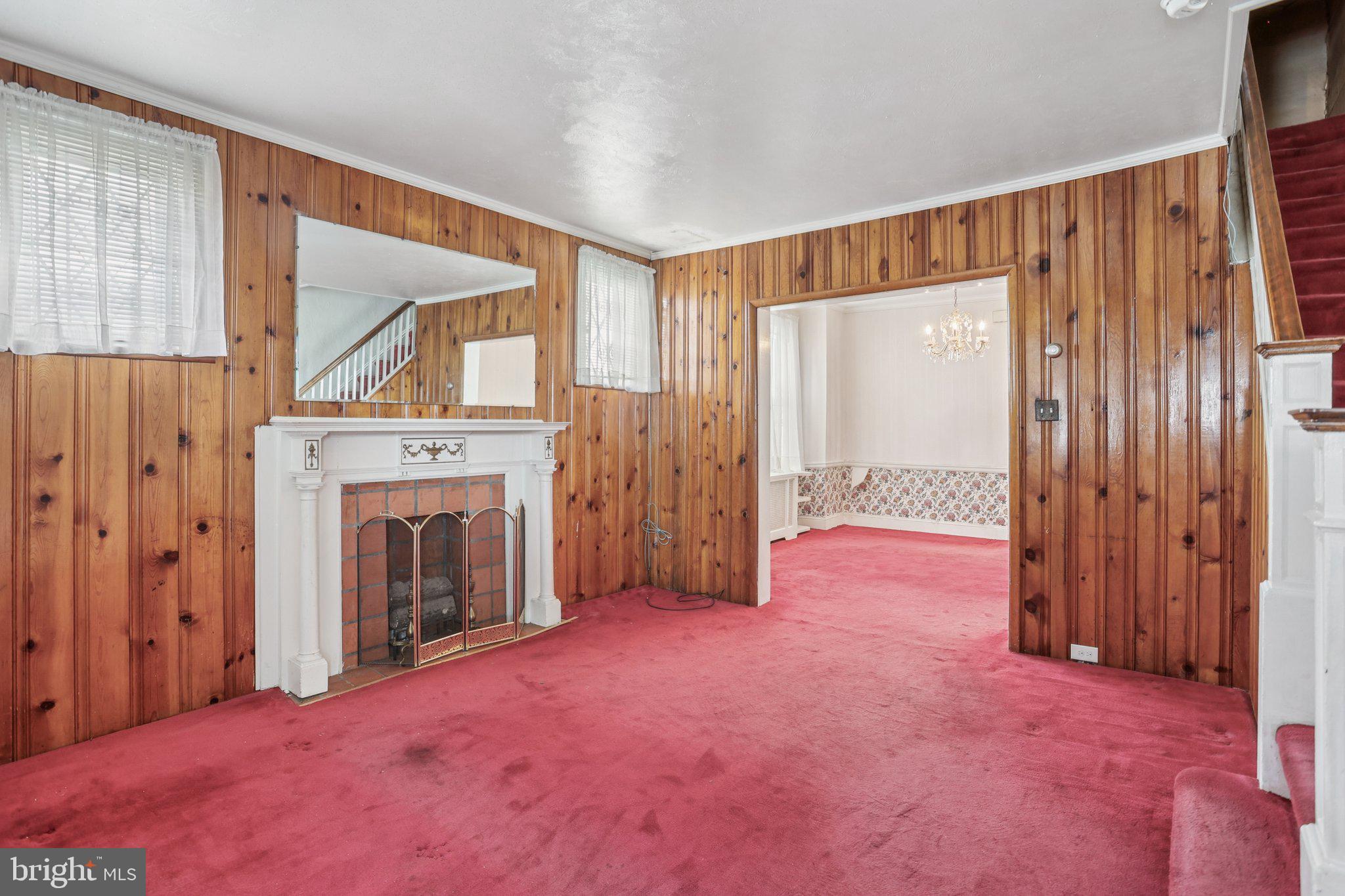 128 E WALNUT LANE