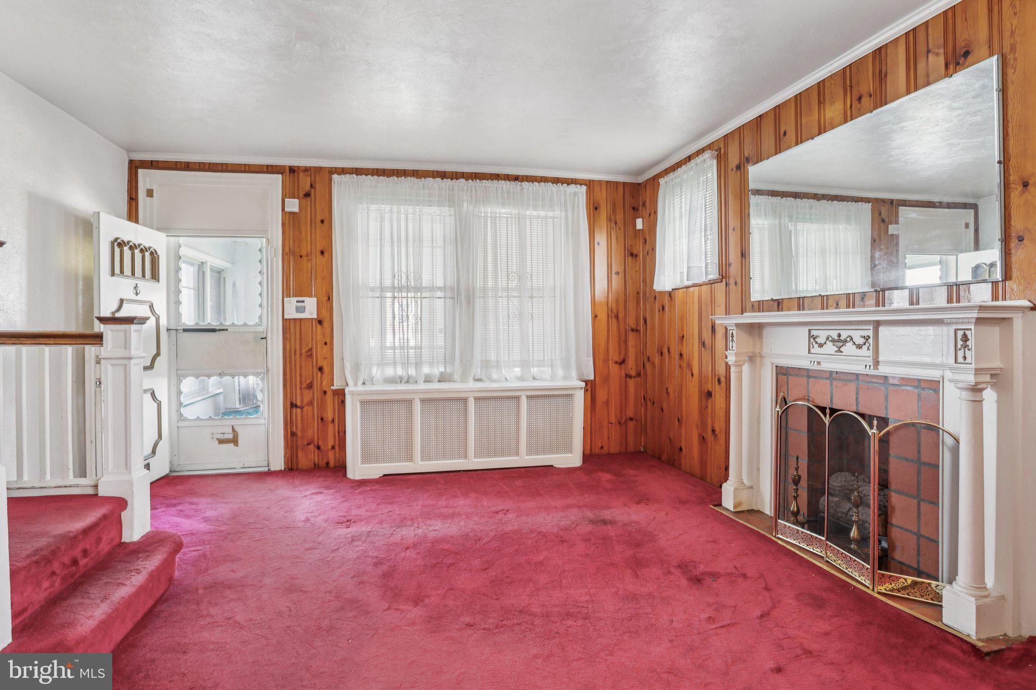 128 E WALNUT LANE