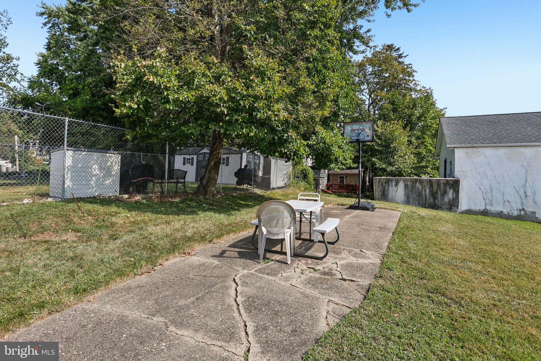 128 E WALNUT LANE