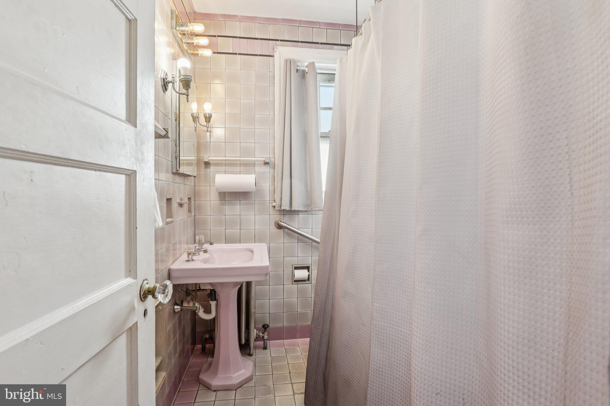 128 E WALNUT LANE