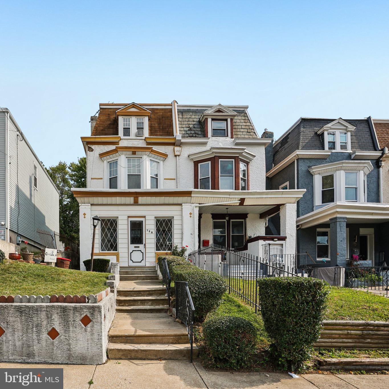 128 E WALNUT LANE