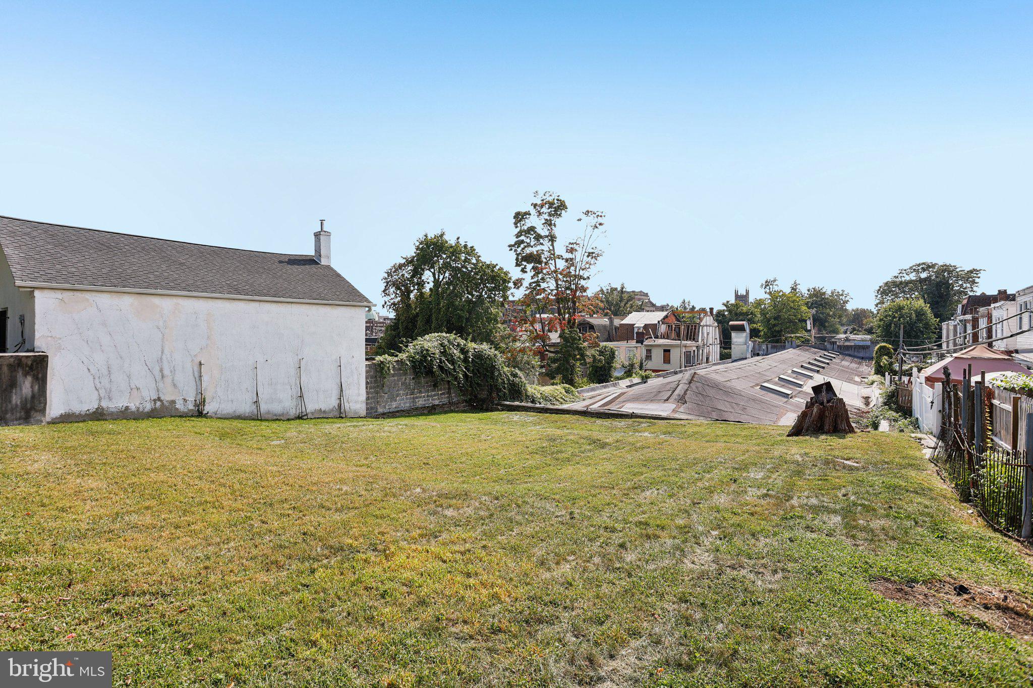 128 E WALNUT LANE