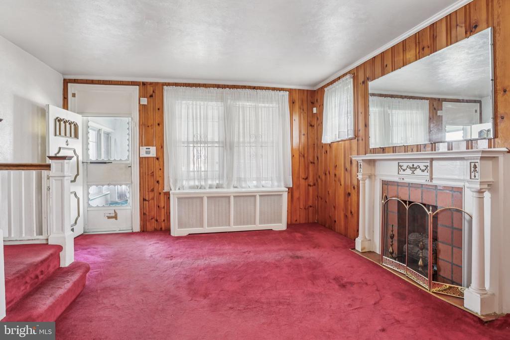 128 E WALNUT LANE