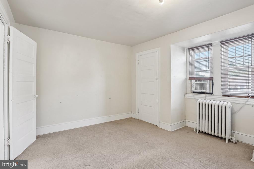 128 E WALNUT LANE