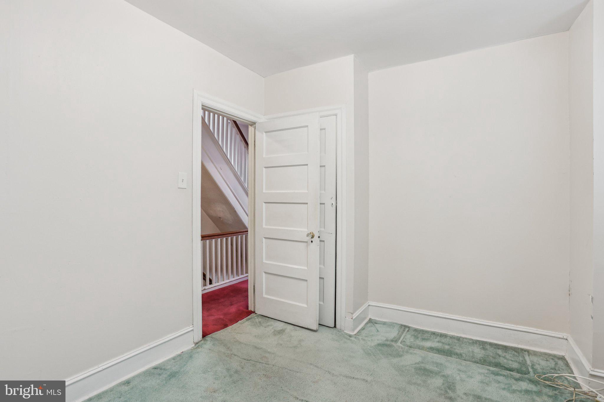 128 E WALNUT LANE