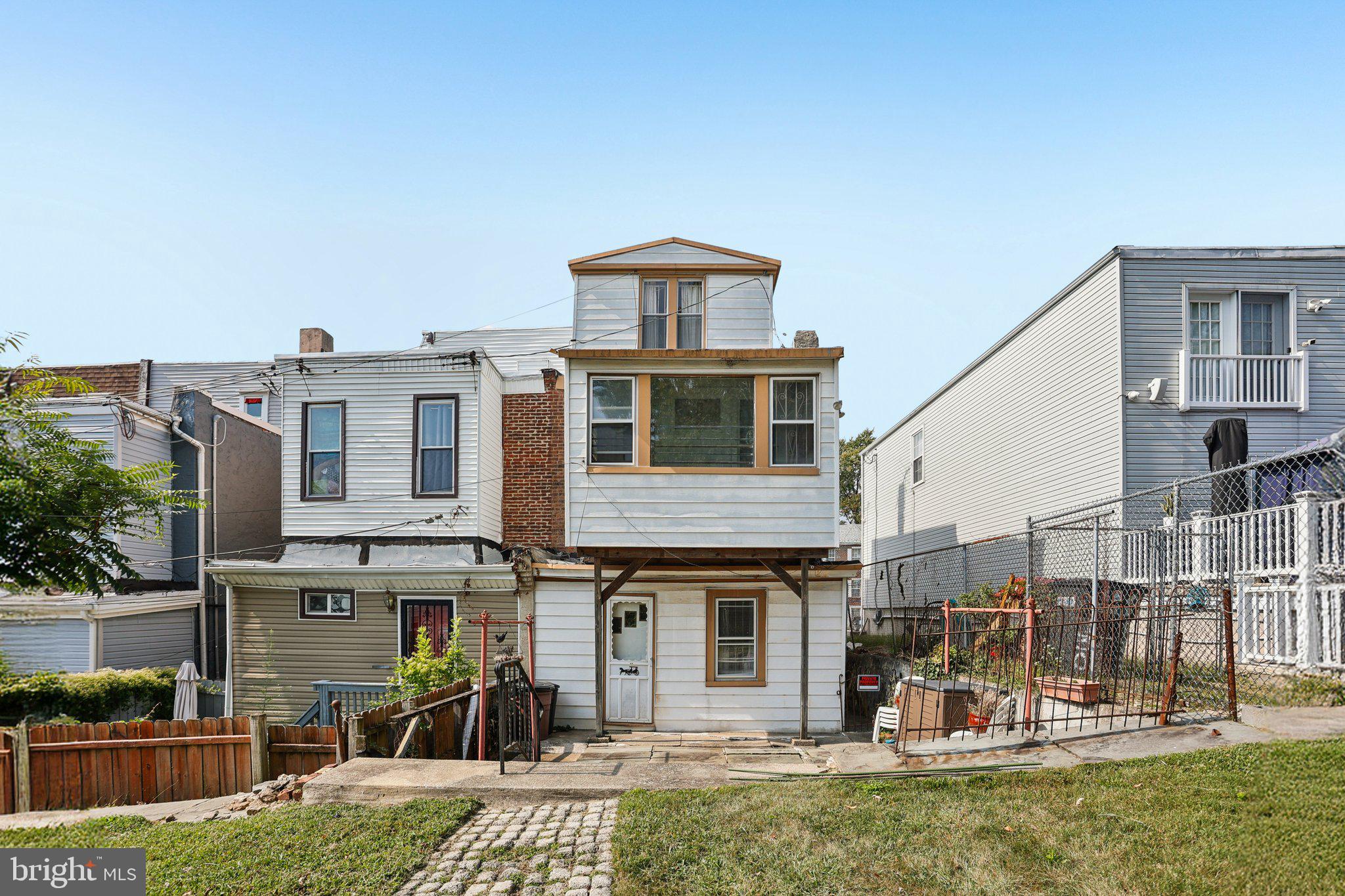 128 E WALNUT LANE