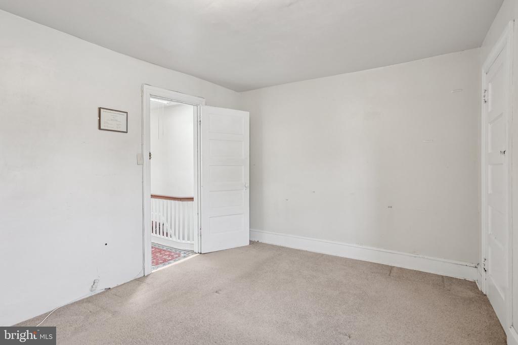 128 E WALNUT LANE