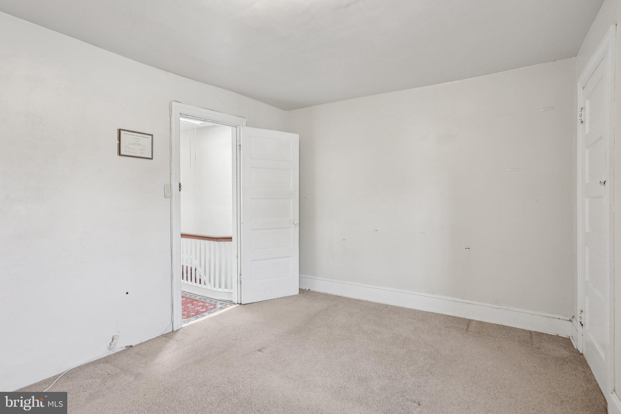 128 E WALNUT LANE