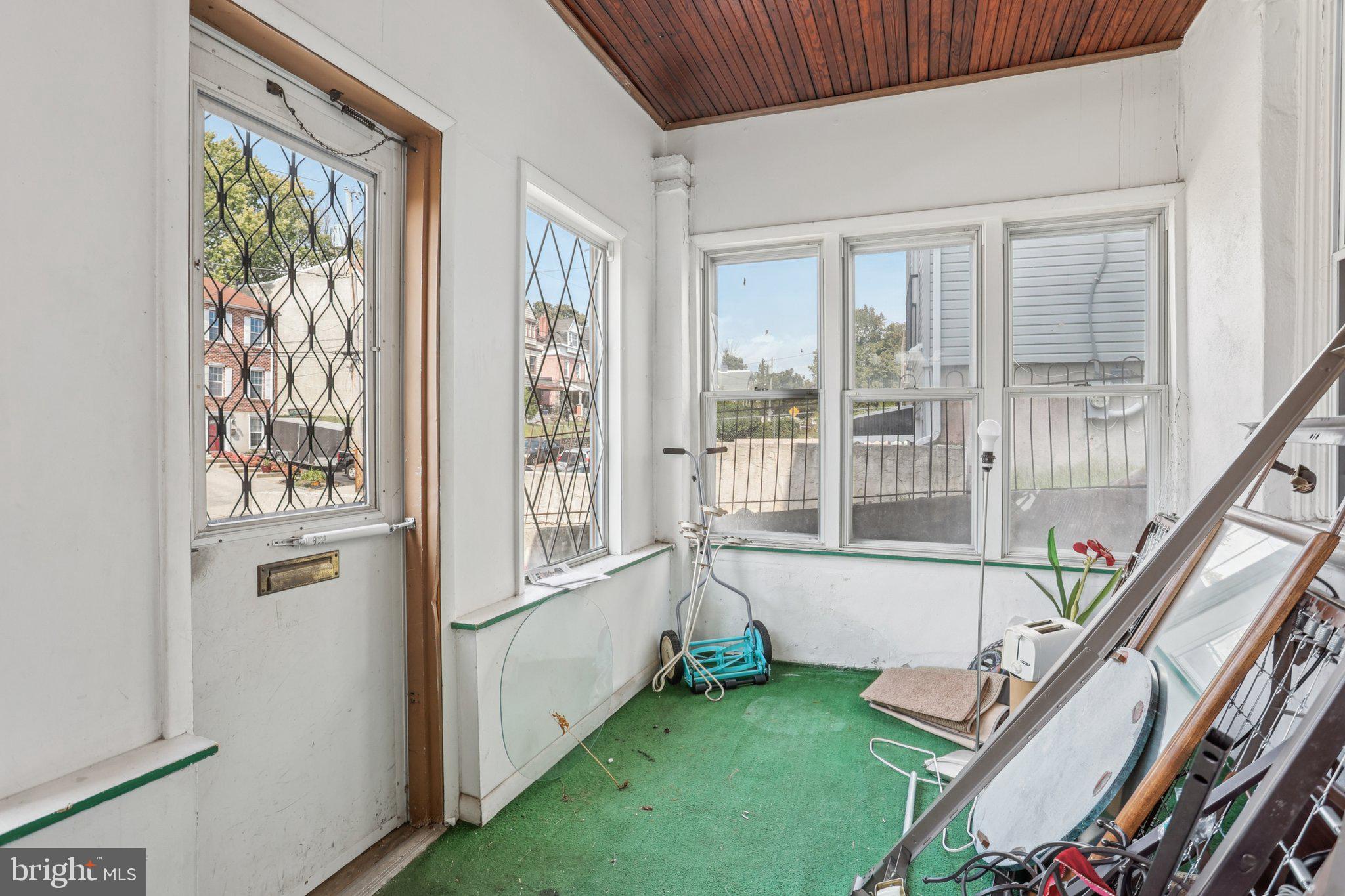 128 E WALNUT LANE