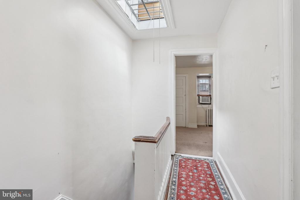 128 E WALNUT LANE