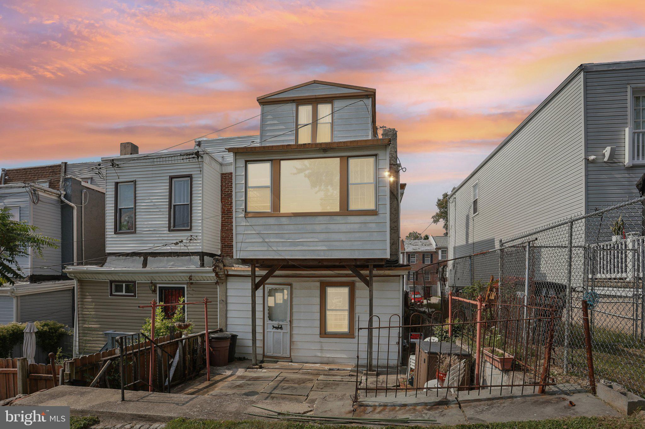 128 E WALNUT LANE