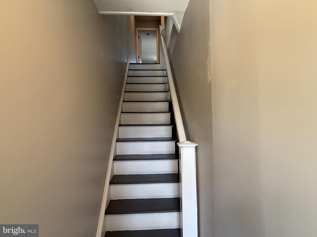 567 VAN KIRK STREET Unit: 2ND FLOOR