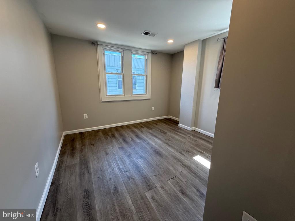 567 VAN KIRK STREET Unit: 2ND FLOOR