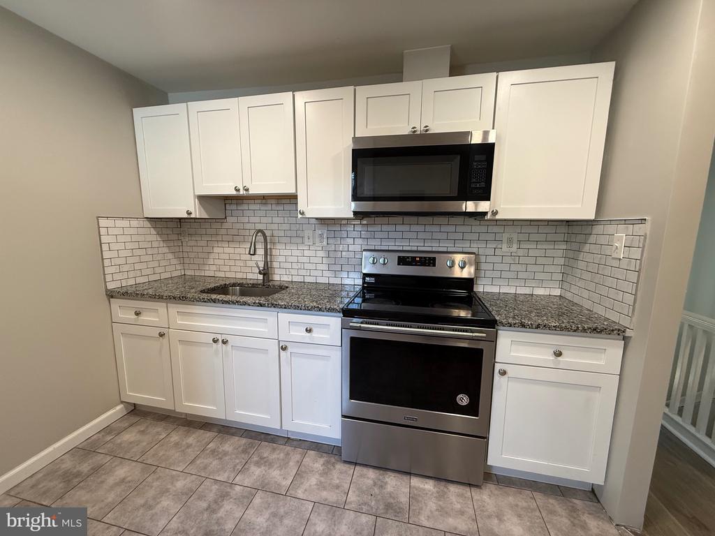 567 VAN KIRK STREET Unit: 2ND FLOOR