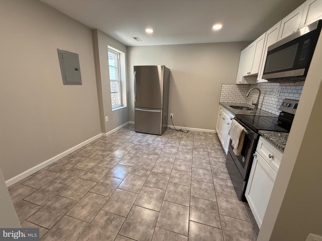 567 VAN KIRK STREET Unit: 2ND FLOOR
