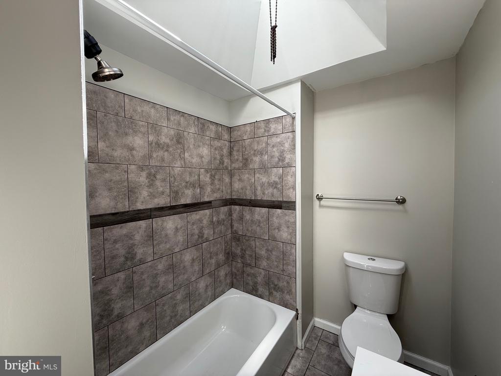 567 VAN KIRK STREET Unit: 2ND FLOOR