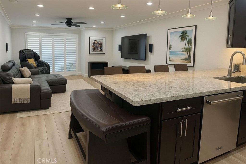 200 Pacific Coast Highway 250