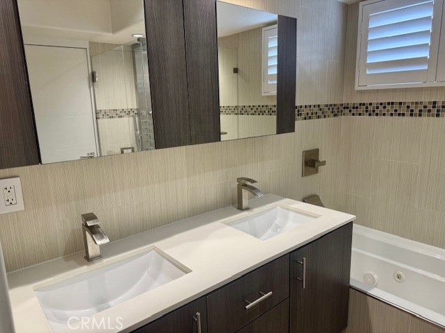 200 Pacific Coast Highway 250