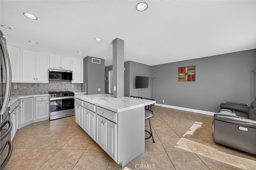21056 Champlain