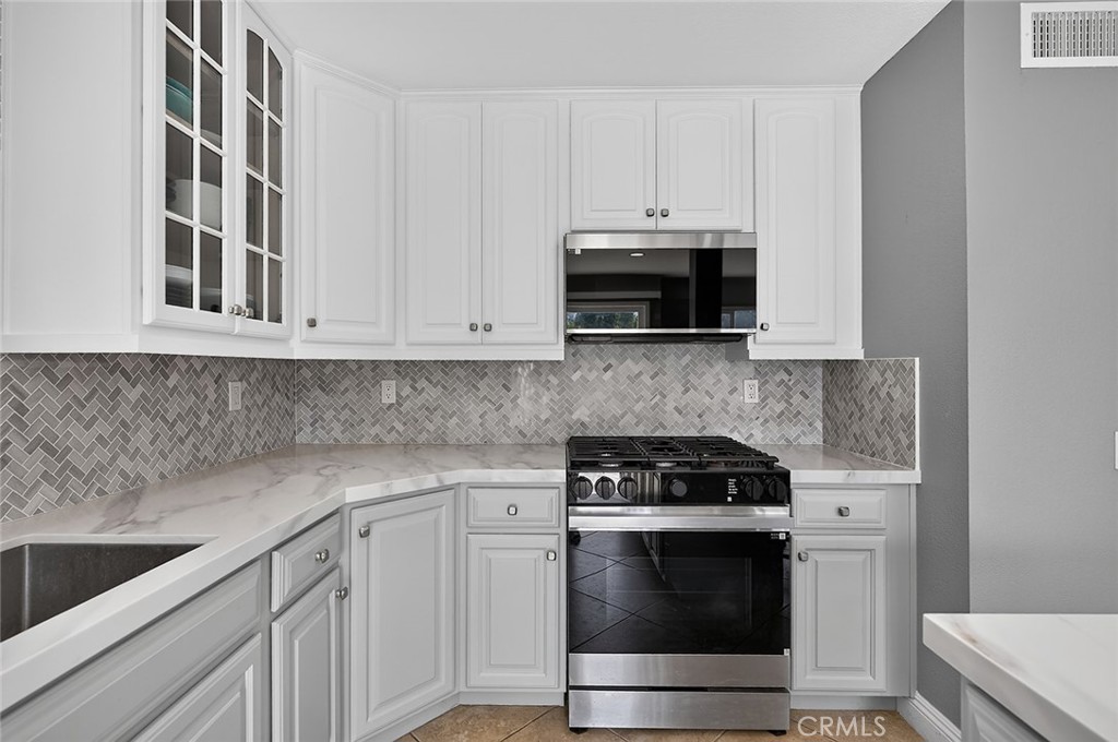 21056 Champlain