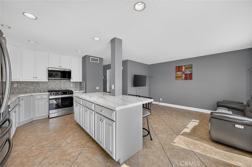 21056 Champlain