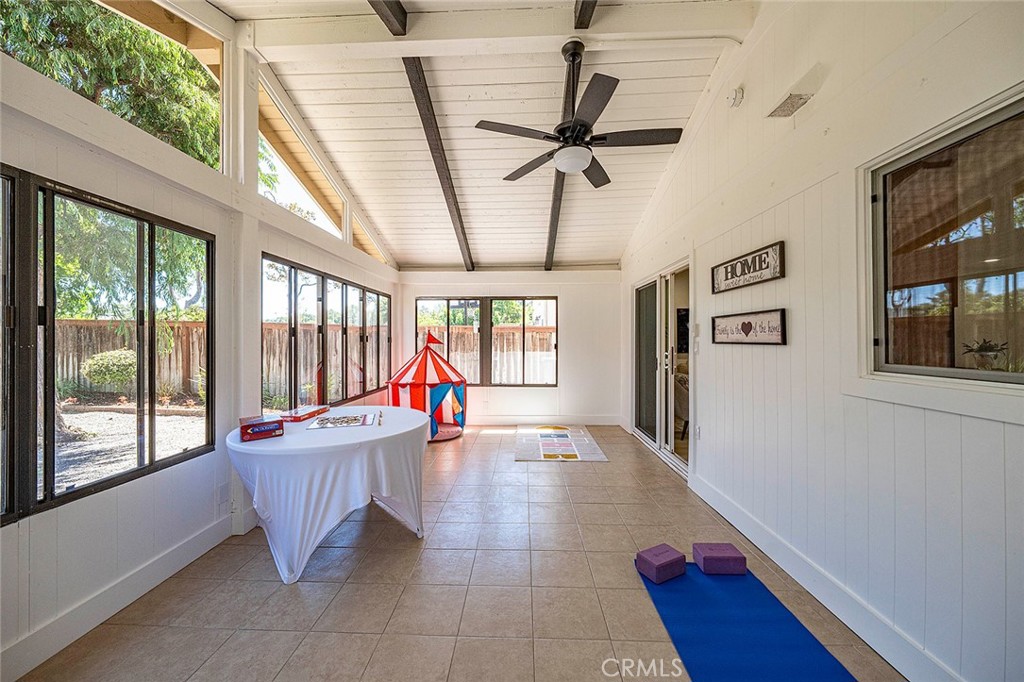 1194 N Leeward