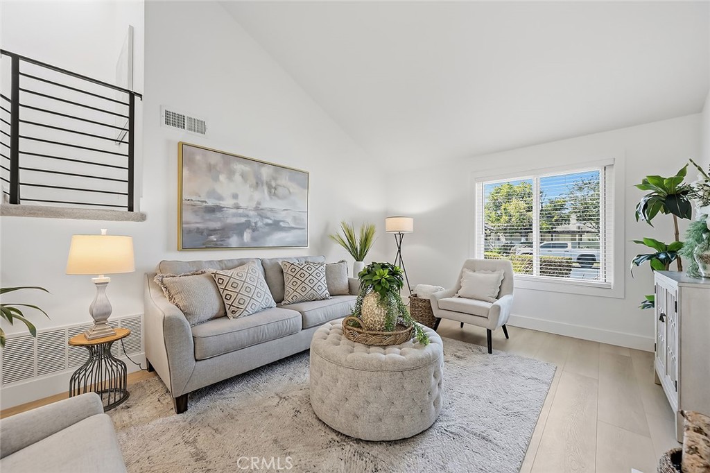 1194 N Leeward