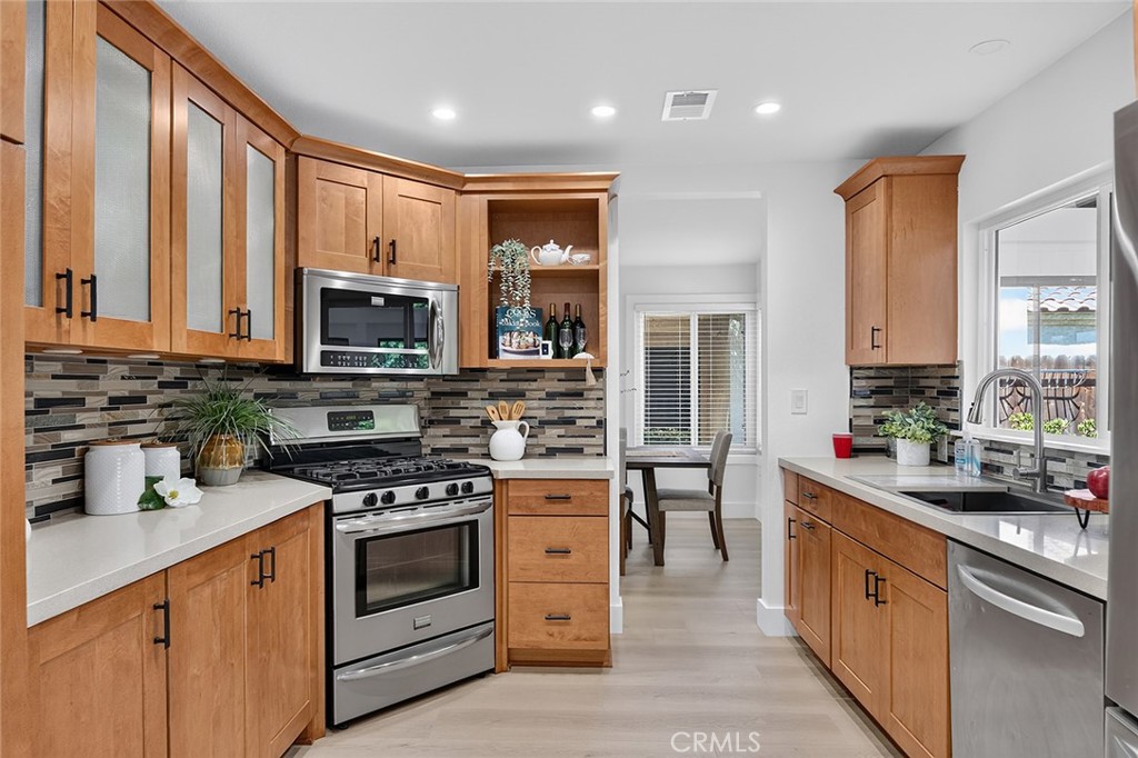 1194 N Leeward