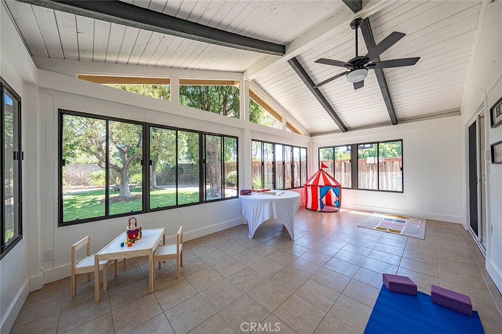 1194 N Leeward