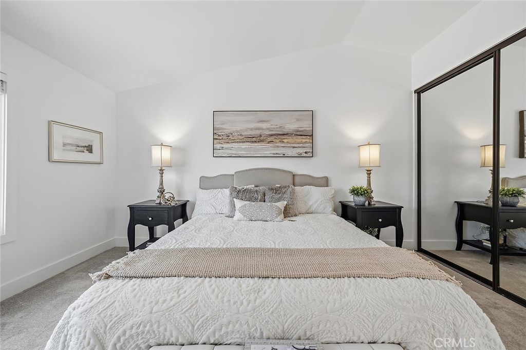 1194 N Leeward