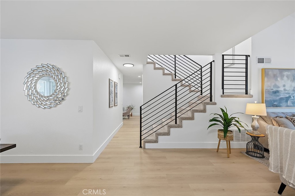 1194 N Leeward