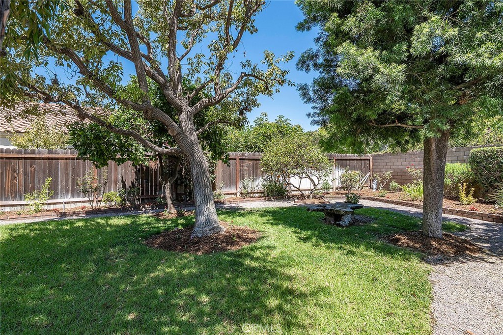 1194 N Leeward