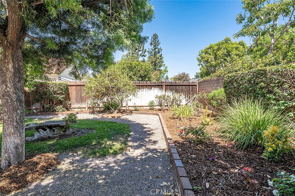 1194 N Leeward