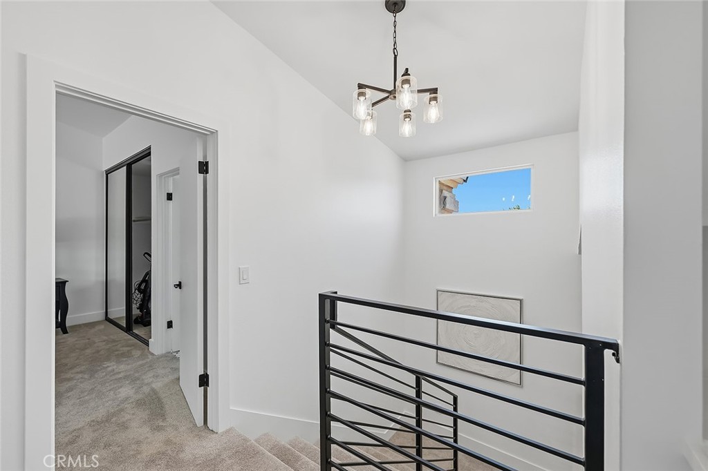 1194 N Leeward