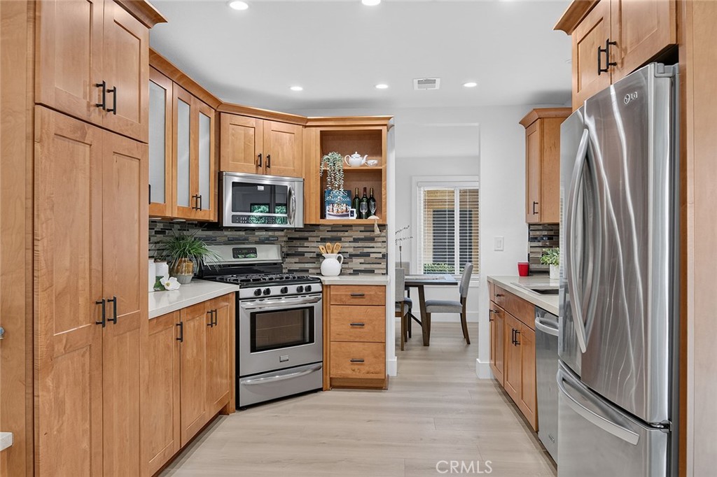 1194 N Leeward