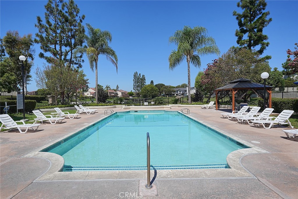 1194 N Leeward