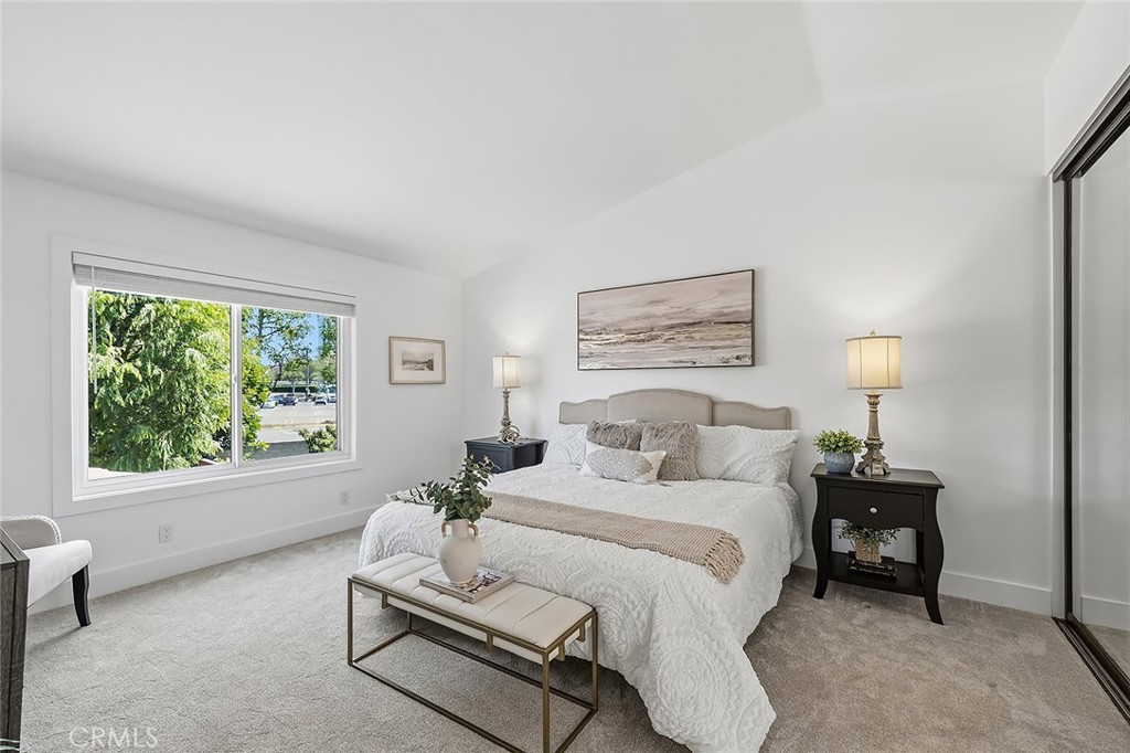 1194 N Leeward