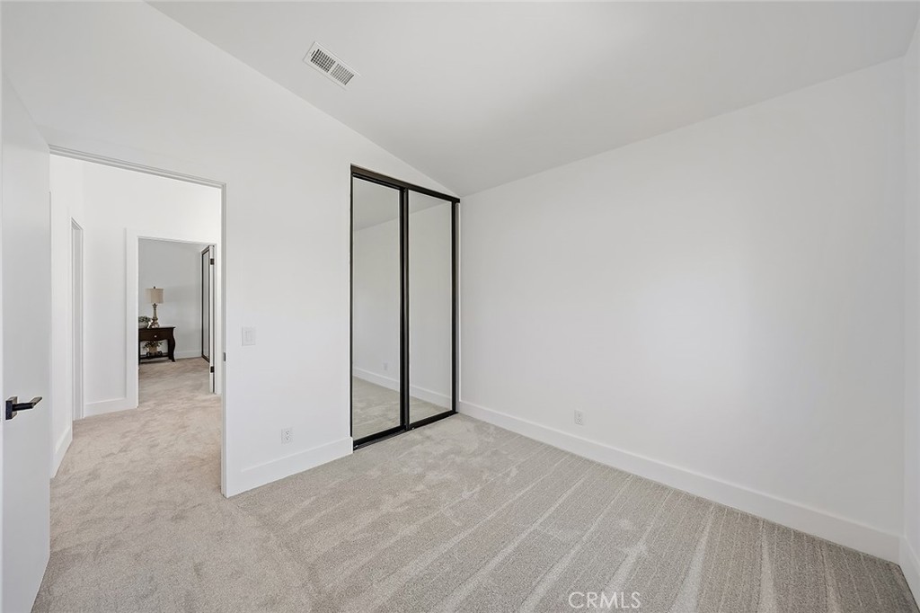 1194 N Leeward