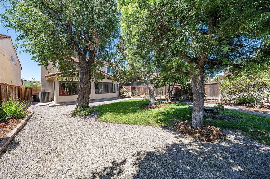 1194 N Leeward