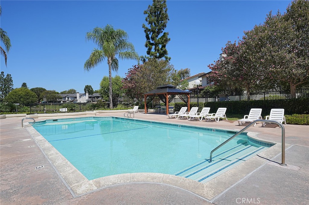 1194 N Leeward