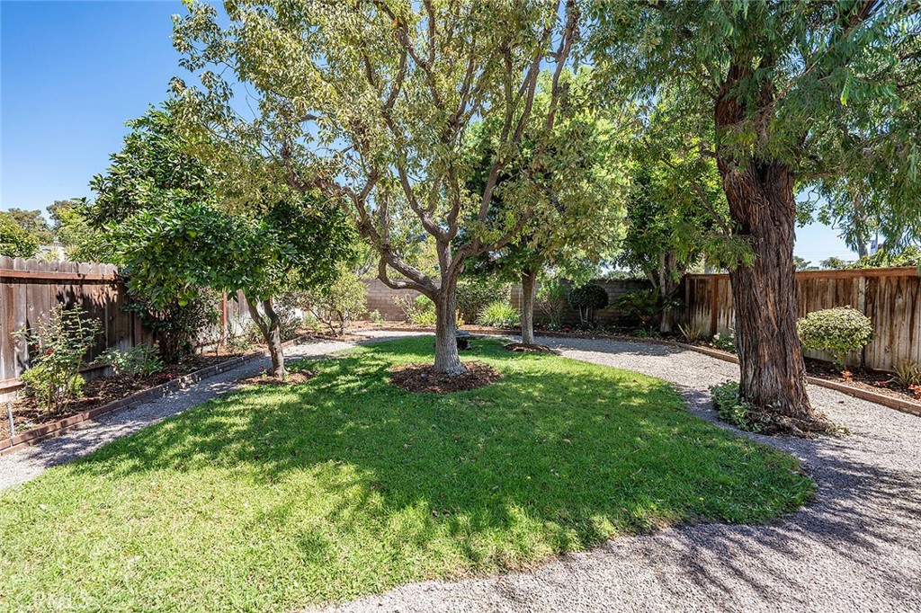 1194 N Leeward