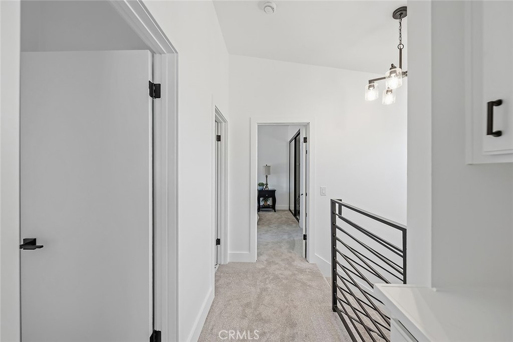 1194 N Leeward