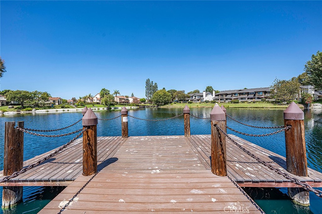 1194 N Leeward