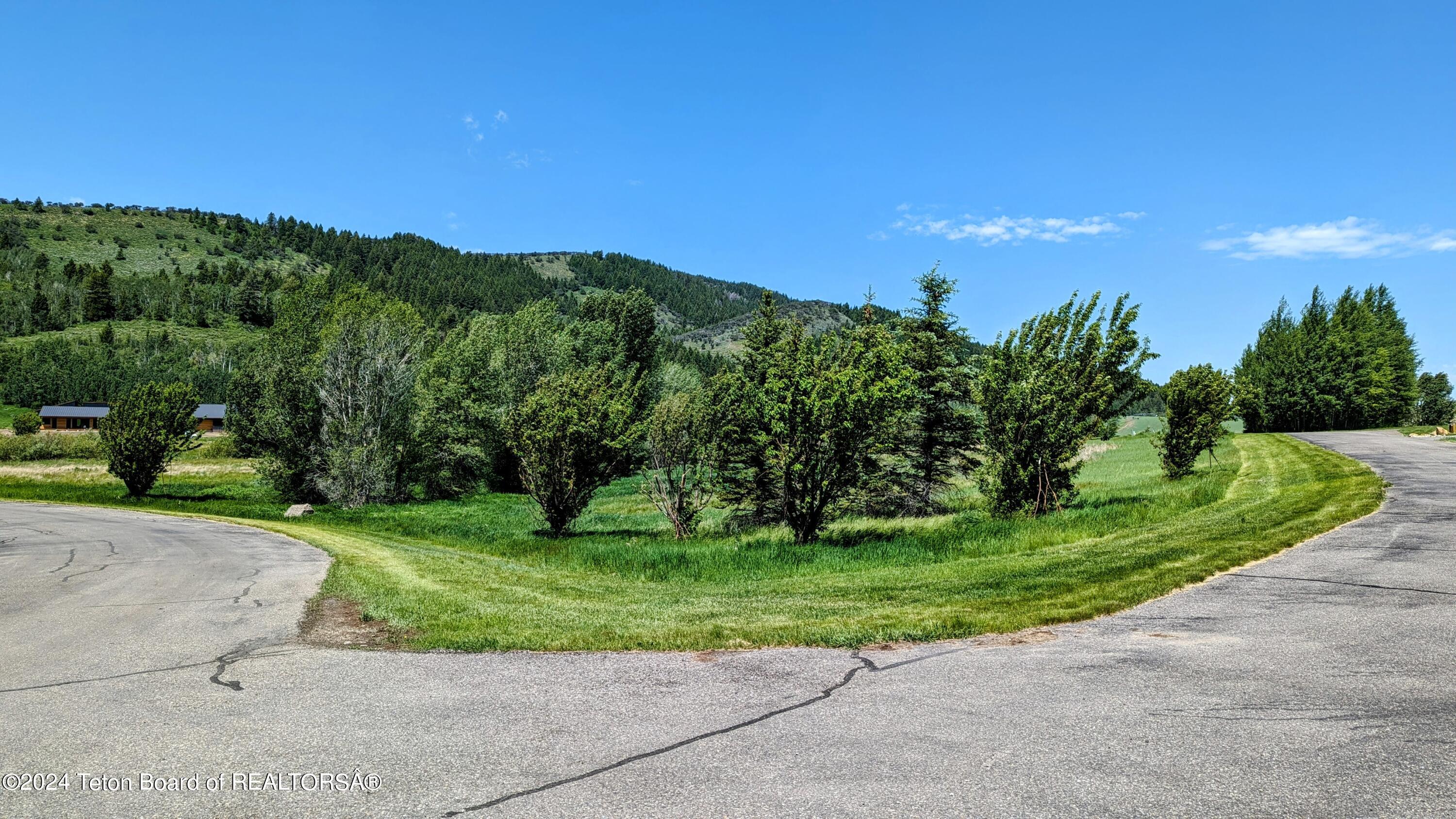 4608 PARADISE Loop